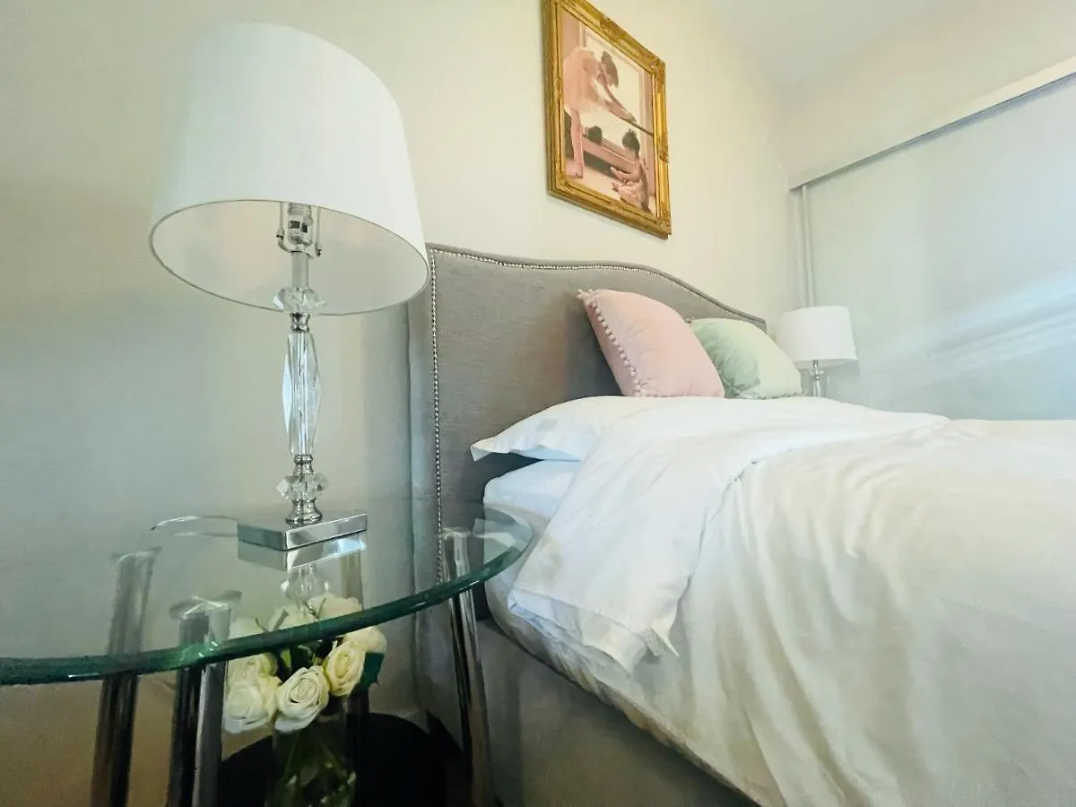 Hotel Comfort Opulence Suites Downtown 42Th Floor Suite With Lakeview Toronto Canada