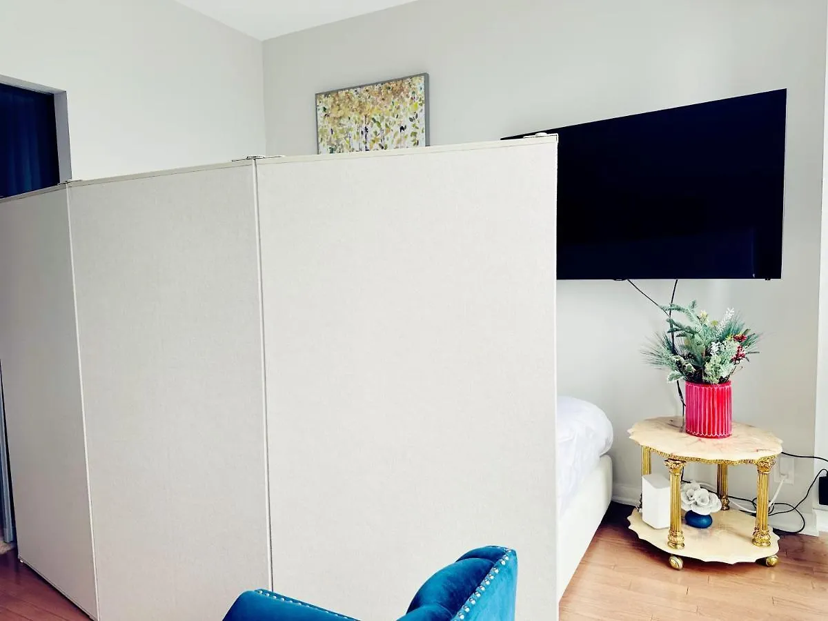 Comfort Opulence Suites Downtown 42Th Floor Suite With Lakeview Toronto Hotel